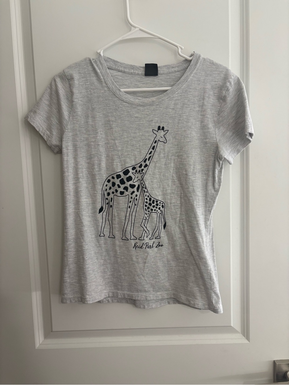 HANES Giraffe Graphic Tee could fit S/M so so comfy and cute